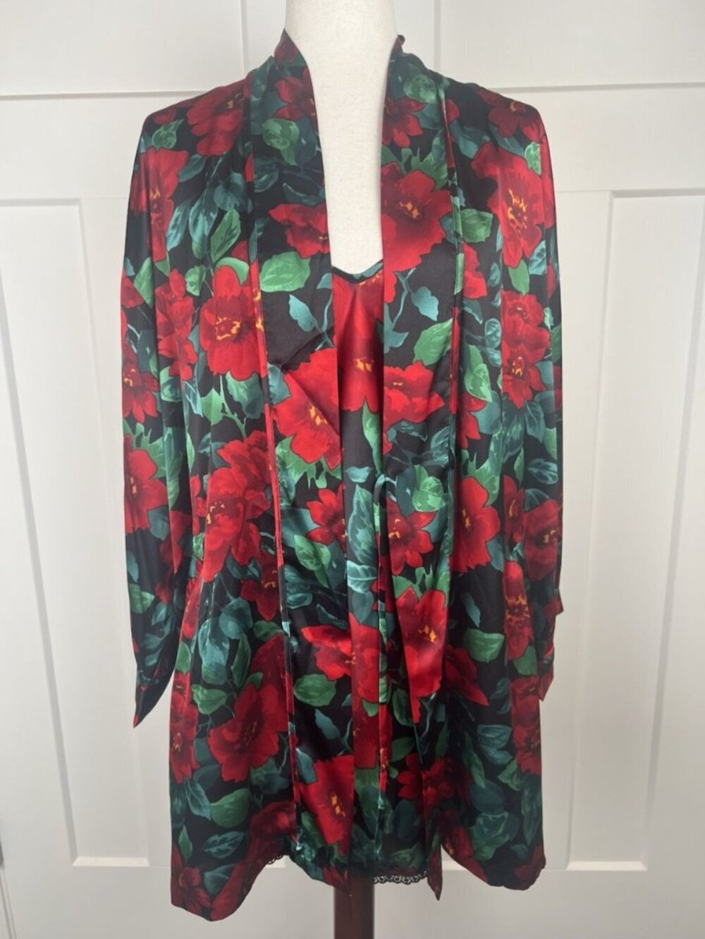 Vintage Victoria’s Secret Red Floral Satin Nightgown Robe Set Gold Tag Lace